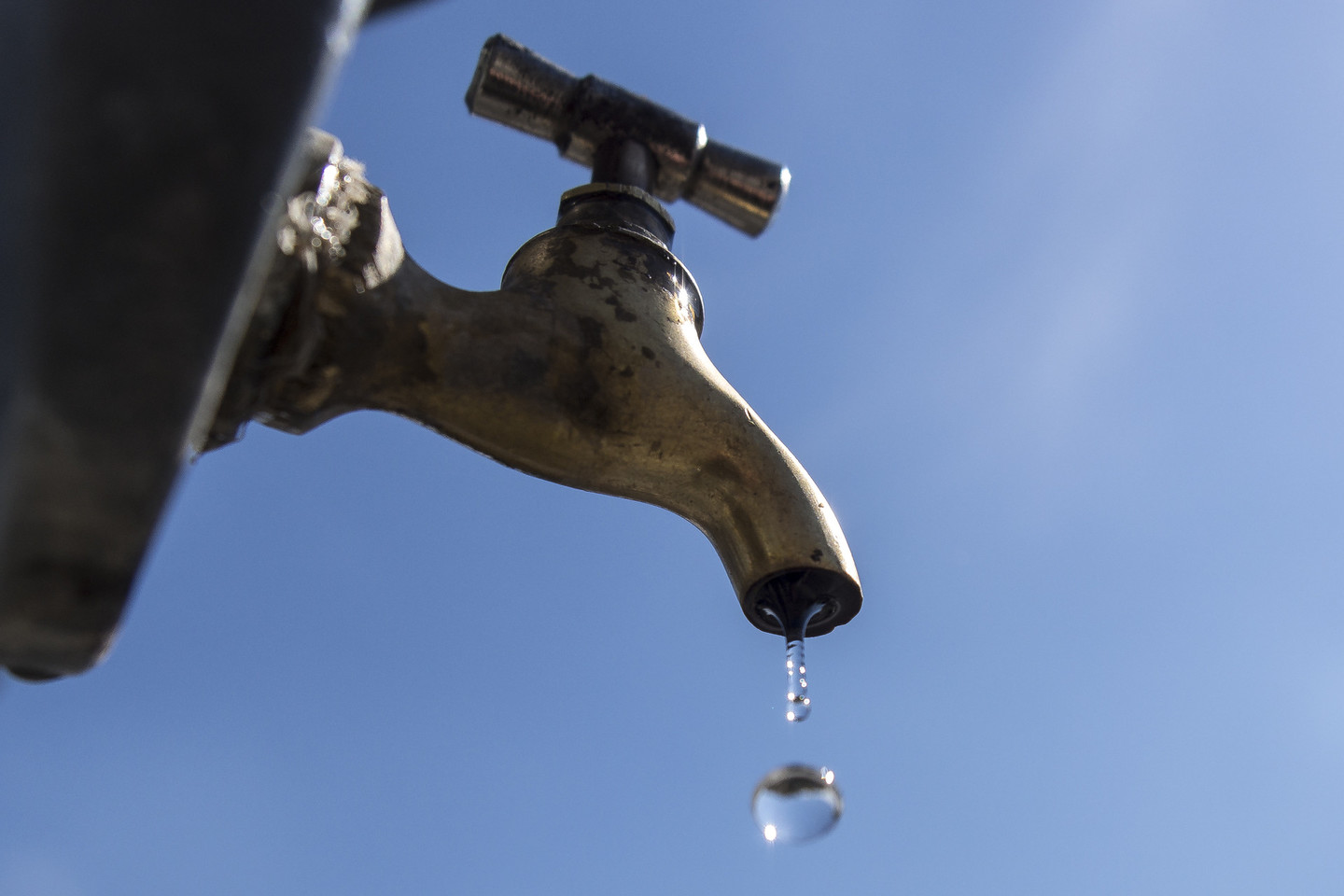 Pernai vandens tiekimo sutartis nutraukė daugiau nei 6 tūkst. žmonių.<br>V.Ščiavinsko nuotr.