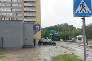 Apsaugininko poelgis sužavėjo ir kasininkę, ir pirkėją