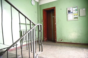 Devynaukščio gyventojai turės mankštintis – namas liko be lifto