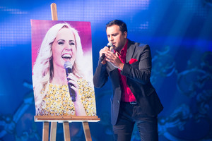 Dainininką Radžį į pajūrį lydės trys mylimos moterys