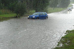 Po liūties Kaune gatvė pavirto nedideliu ežeru