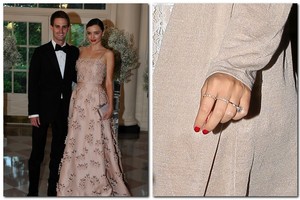 Miranda Kerr jau puikuojasi įspūdingu sužadėtuvių žiedu