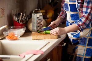 Kas rytą agurkus glamonėjanti žmona savo vyrą varo iš proto