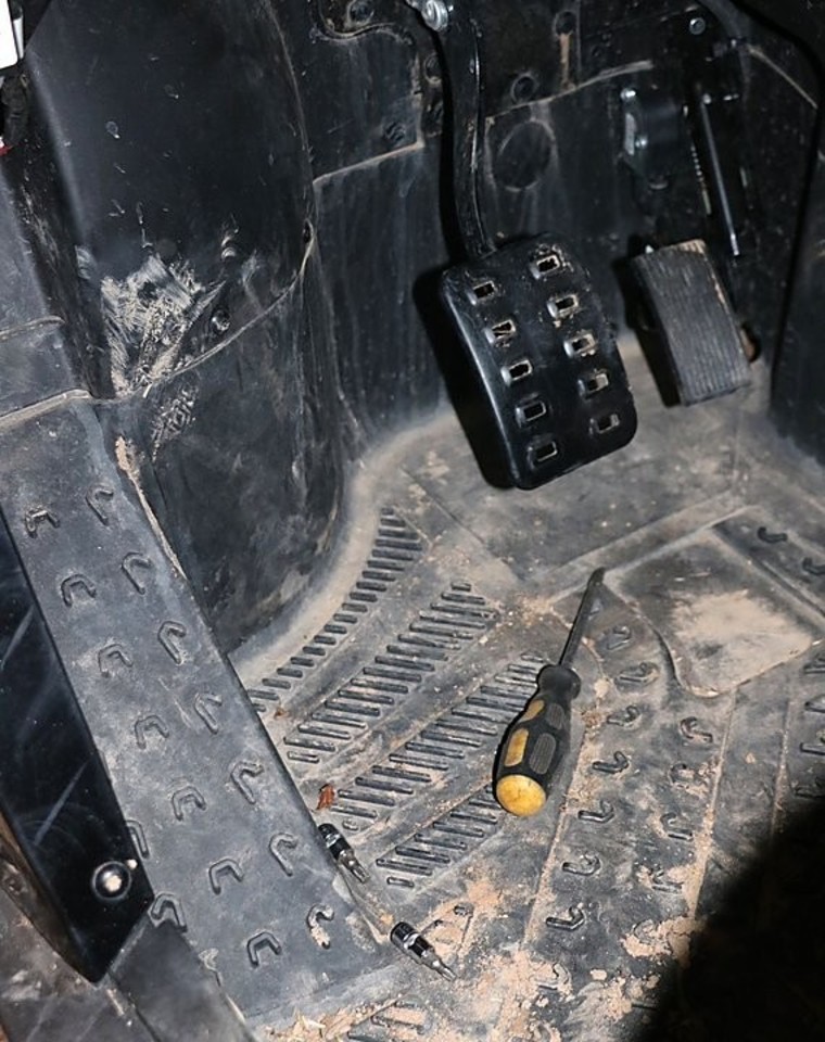 Vogtą bagį ilgapirščiai savo garaže apdengė specialia folija, kurioje yra įrengta signalo slopinimo sistema.<br>Kauno apskrities VPK nuotr.