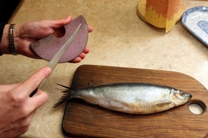 Amerikiečiai paragavo rusiškos silkės: štai kokie jų įspūdžiai