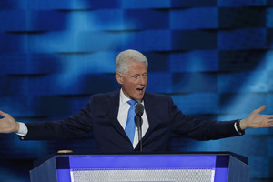 B. Clintonas ragina palaikyti „tikrąją“ Hillary Clinton