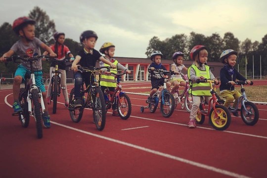 Ką reikia žinoti prieš pradedant vaiką mokyti važiuoti dviračiu?