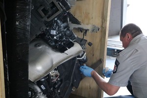 Iš prabangaus BMW liko tik krūva detalių