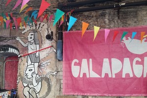 „Galapagai“ jau atvėrė vartus: žmonės rinkosi iš vakaro