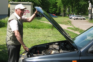 95-erių marijampolietis: „Vairuoti lengviau nei vaikščioti“