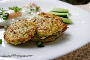 Puiki idėja pusryčiams: cukinijų ir grūdėtosios varškės blyneliai