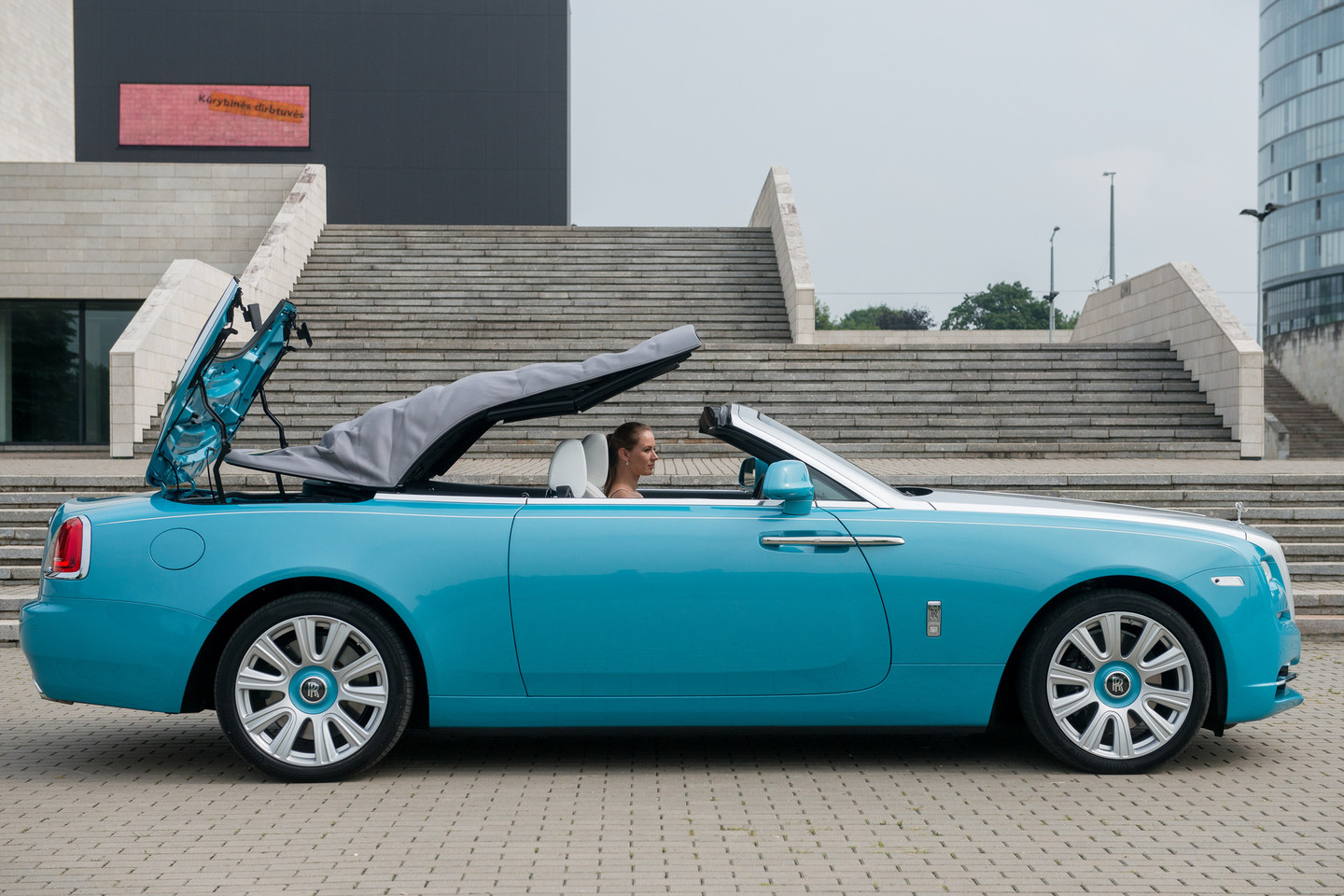 „Rolls-Royce Dawn“ sukurtas patogiam ir prabangiam laisvalaikiui.<br>J.Stacevičiaus nuotr.