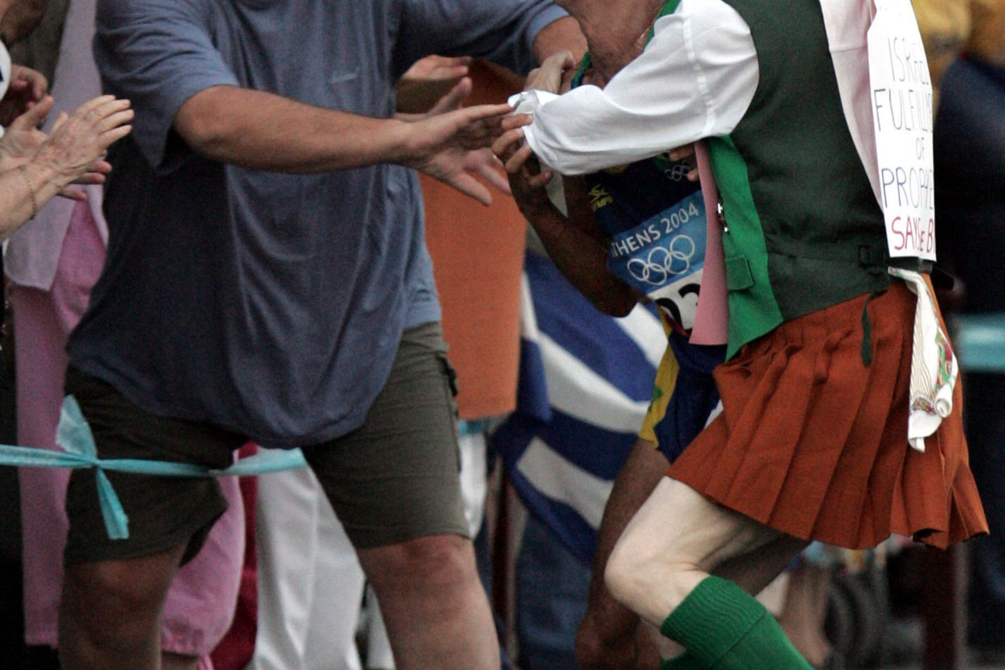 2004 m. Atėnuose buvo užpultas maratono lyderis.<br>AFP/ „Scanpix“ nuotr.