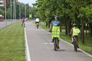 Dviratininkų bėdos: nukentėjo vaikas ir senolė