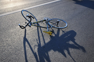 Susidūręs su automobiliu Vilniuje nukentėjo dviratininkas