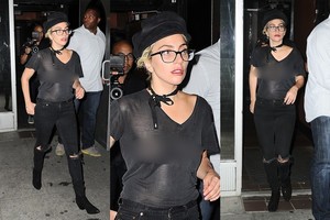 Išsiskyrusi Lady Gaga provokuoja kitus vyrus: pamiršo liemenėlę