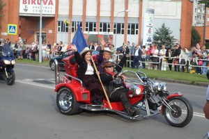 Į „Visagino Country“ moterys ateidavo su vakarinėmis suknelėmis