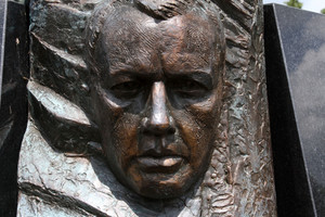 Kalės istorija (XVIII). D. Kedžio lavonas – nauja mįslė