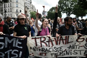 Prancūzijos teroro išpuoliai ir streikai kenkia visai Europai