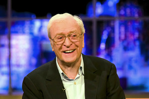 Michaelas Caine’as kelia įtarimą oro uostų tarnyboms