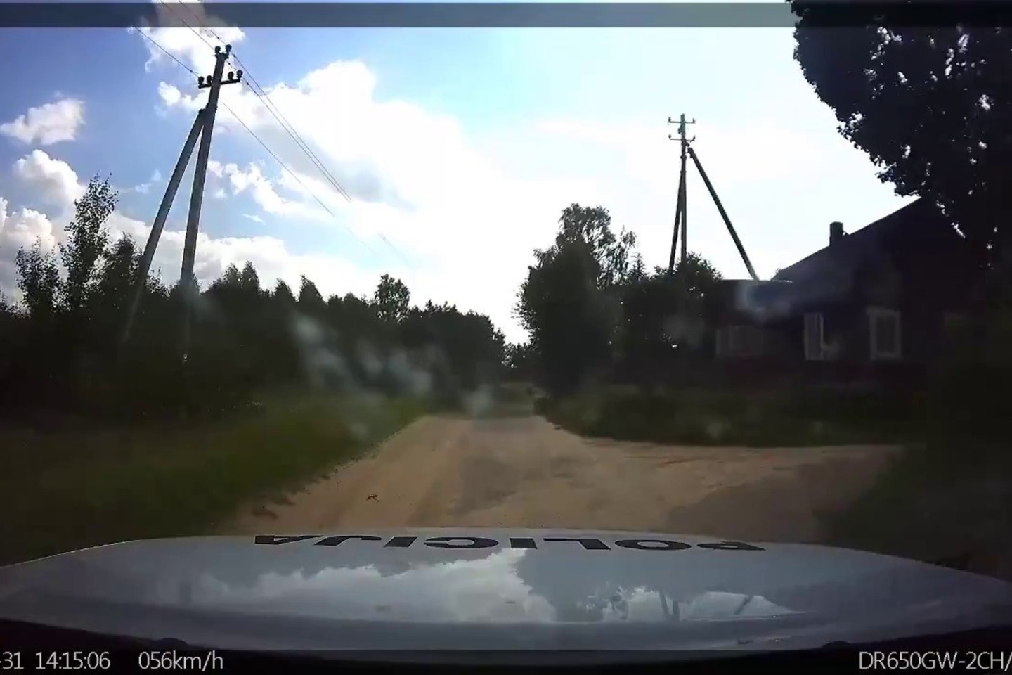 Nufilmuota: beteisio BMW nuo policijos spruko laukais ir miškais.<br>Vilniaus apskrities VPK nuotr.