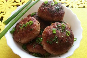 Kotletai, kurių skonį pakeitė vos vienas papildomas ingredientas