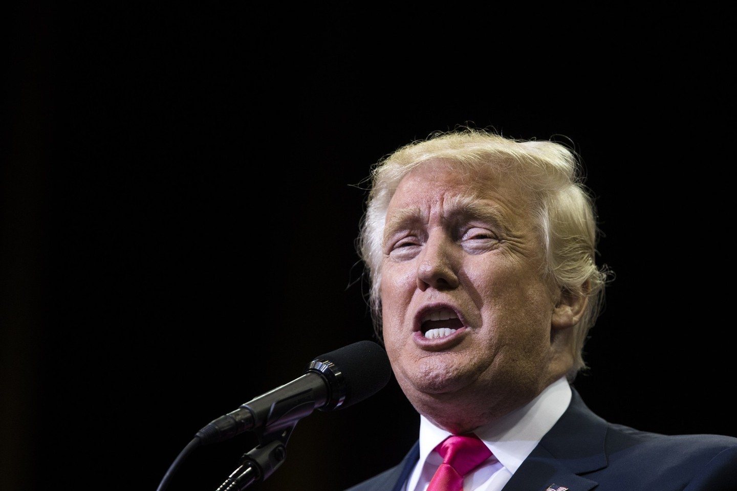 D.Trumpas rėžė kritiką B.Obamai po šio kandžių žodžių respublikonų kandidatui.