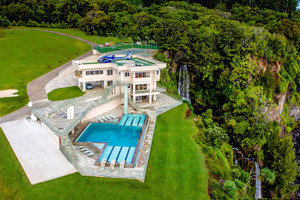 Popmuzikos žvaigždė atostogas leis 1016 kv. m name ant skardžio