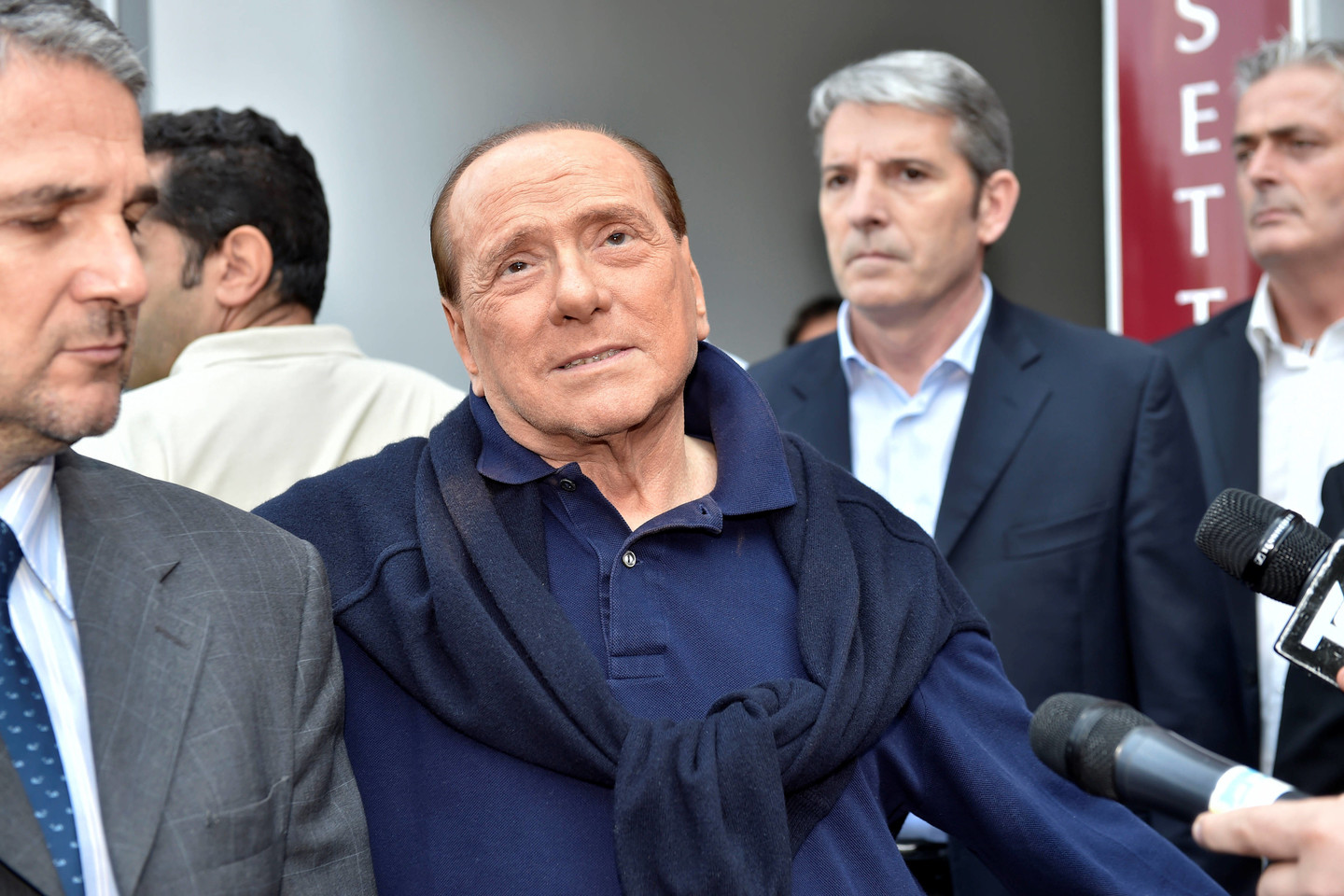 S.Berlusconi pardavė komandą.
