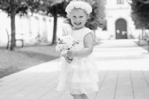 Smegenų auglio draskoma trimetė Evutė pralaimėjo sunkią kovą