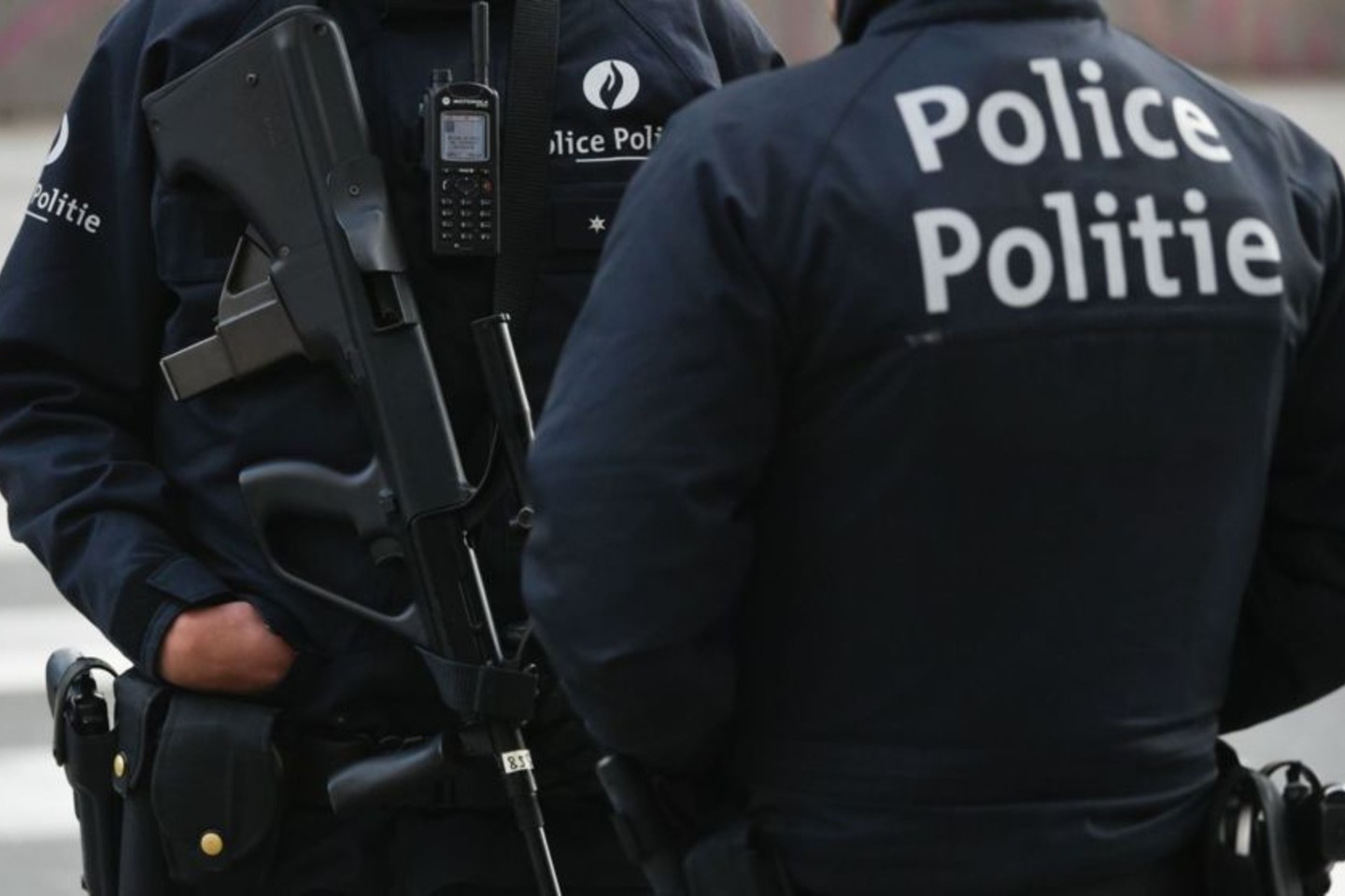Išpuolis Belgijoje: užpuolikas mačete sužalojo dvi policininkes.<br>„Twitter“ nuotr.
