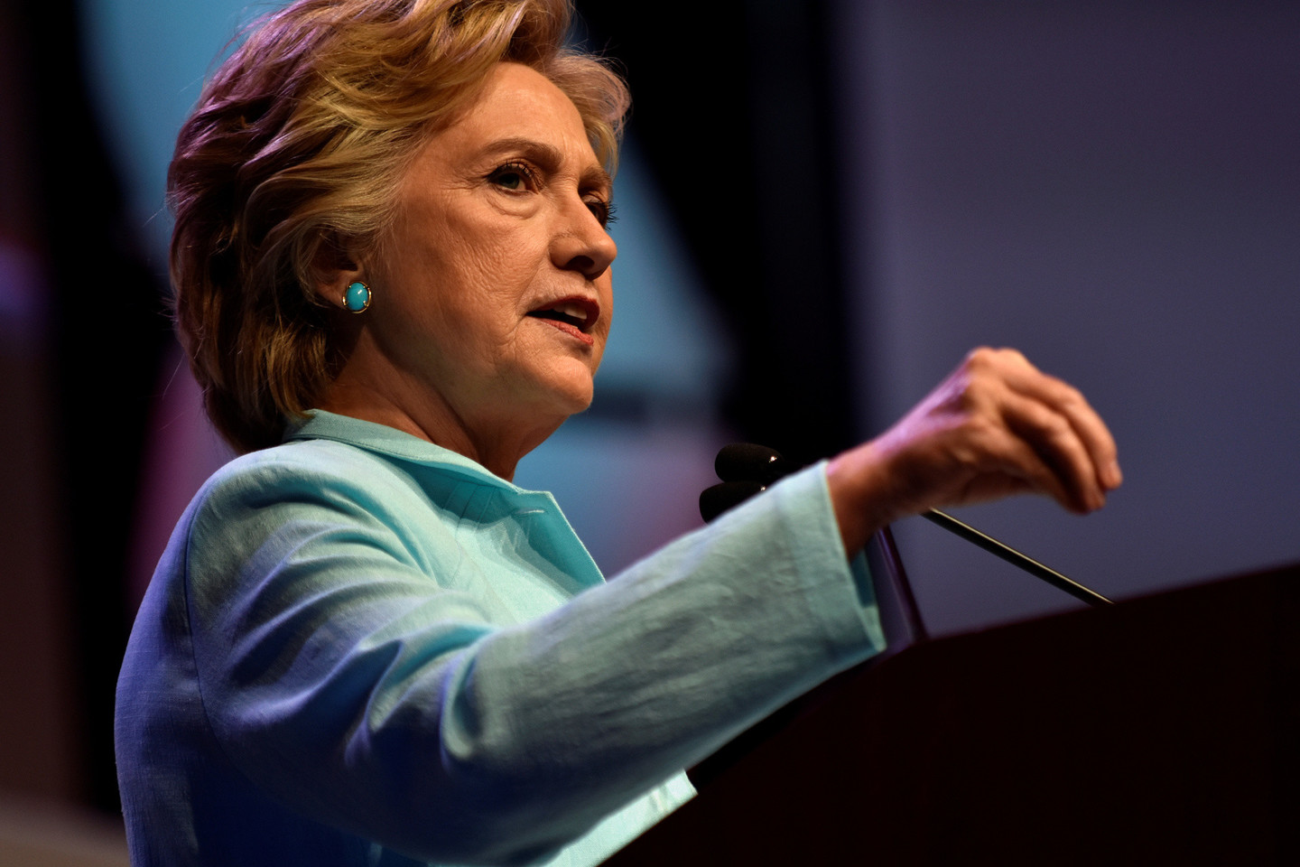H.Clinton lenkia magnatą D.Trumpą santykiu 50 proc. prieš 42.