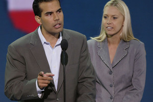 Jebo Busho sūnus pareiškė palaikysiantis Donaldą Trumpą