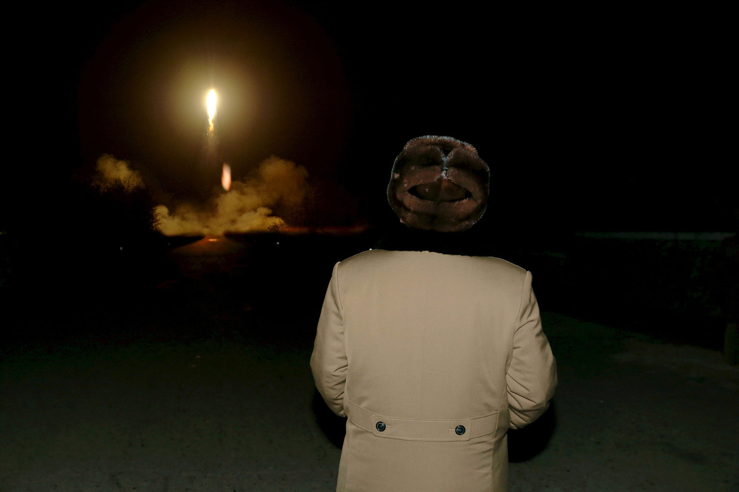 Šiaurės Korėjos balistinės raketos yra ypatingai netaiklios ir sudūžta į daugybę dalių, kai pasiekia vandenyno dugną.<br>„Reuters“/“Scanpix“ nuotr.