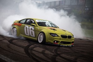 Rygoje vykusiose varžybose padangas degino ir trys lietuviai