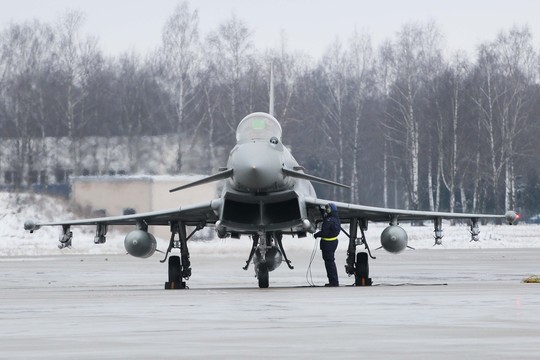 NATO naikintuvai kartą kilo lydėti Rusijos lėktuvą