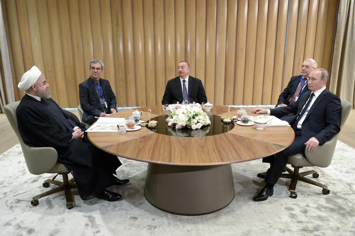 V.Putinas susitiko su Azerbaidžano prezidentu Ilhamu Aliyevu , ir Irano prezidentu Hassanu Rouhani