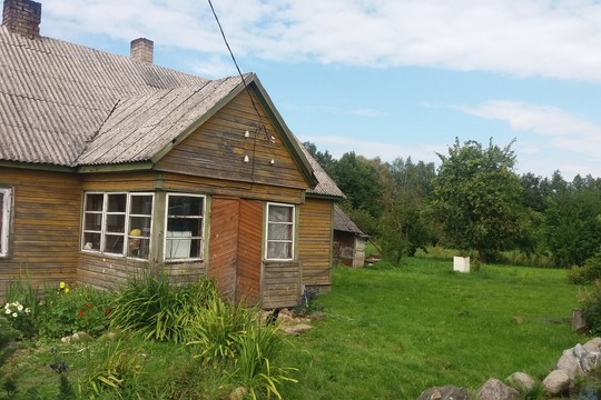 Nelaimė Pasvalyje: prisilietusi prie laidų, žuvo 19-metė
