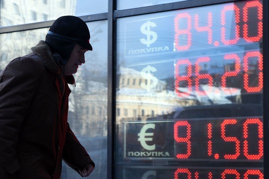 Ekonomistai žino kaip išgelbėti rublį