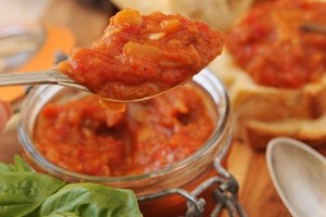 Baklažanų ir paprikų užtepėlė: pirštelius aplaižysite