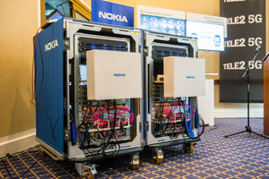 „Tele2“ į Lietuvą atvežė pirmą 5G telefoną. Čia tai bandūra!