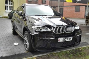 Prajuokino emigranto su BMW išmonė: ką jis bandė pasakyti?