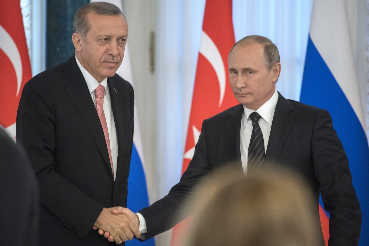 Turkija pareiškė, kad jos bendradarbiavimas su Rusija nėra prieš NATO žengtas žingsnis.
