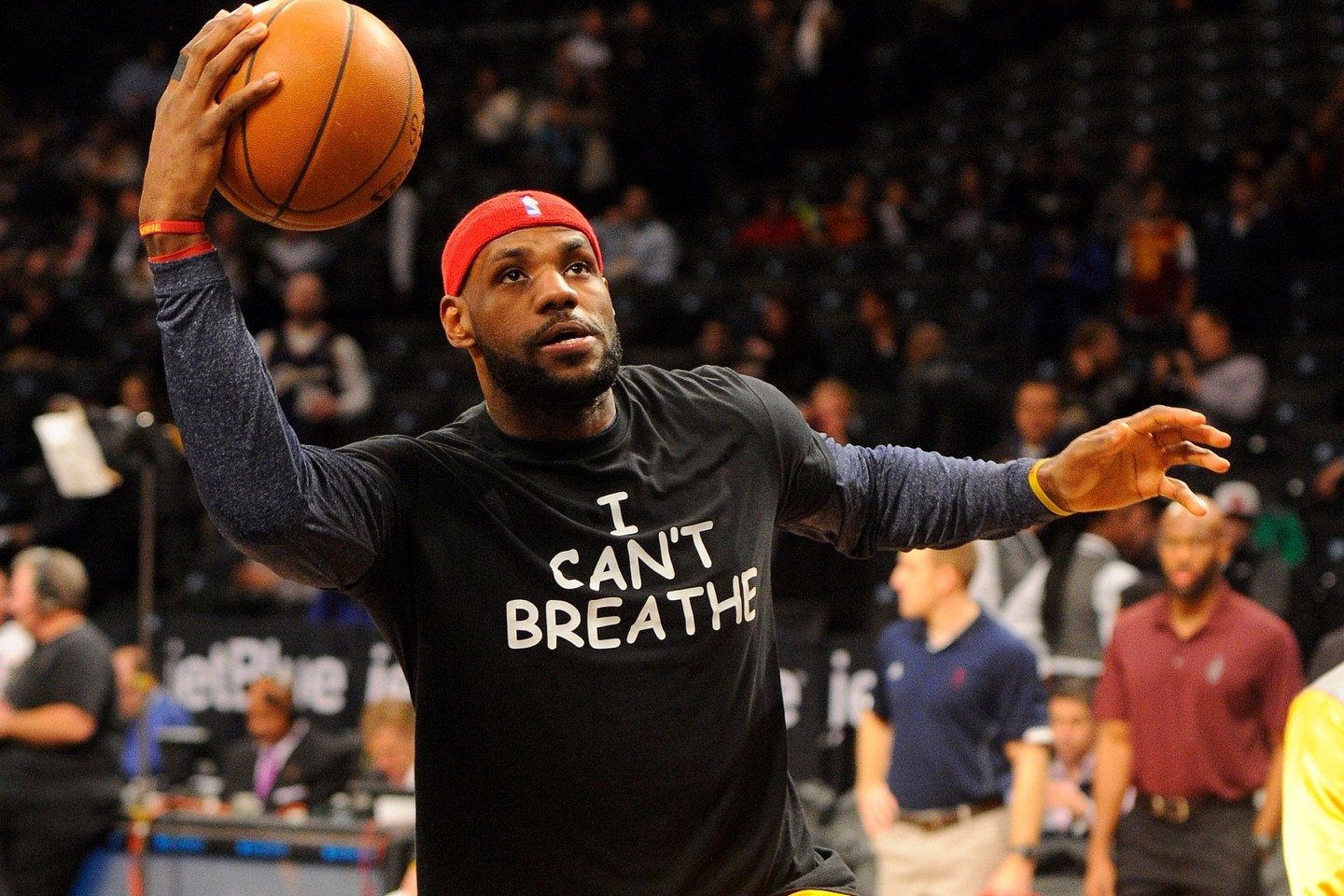 L.Jamesas pratęsė sutartį su „Cavaliers“.