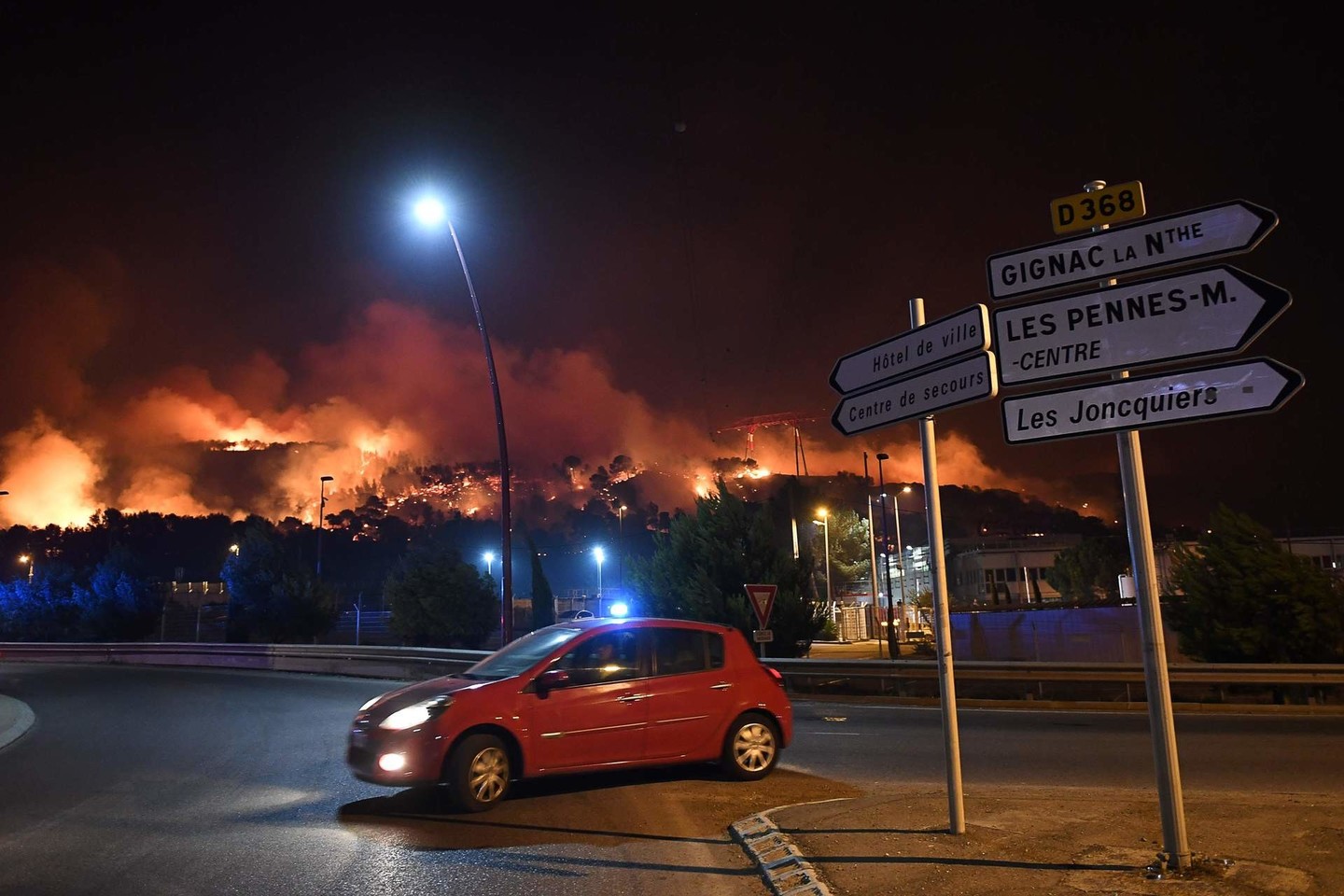 Didžiulis gaisras pietryčių Prancūzijoje.