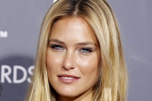 Izraelio manekenė Bar Refaeli susilaukė pirmagimės