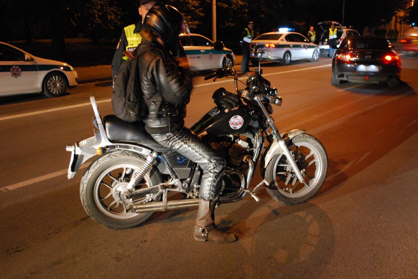 Po naktinį Vilnių važinėję motociklininkai taisyklių nepažeidė.<br>S. Rinkevičiaus nuotr.