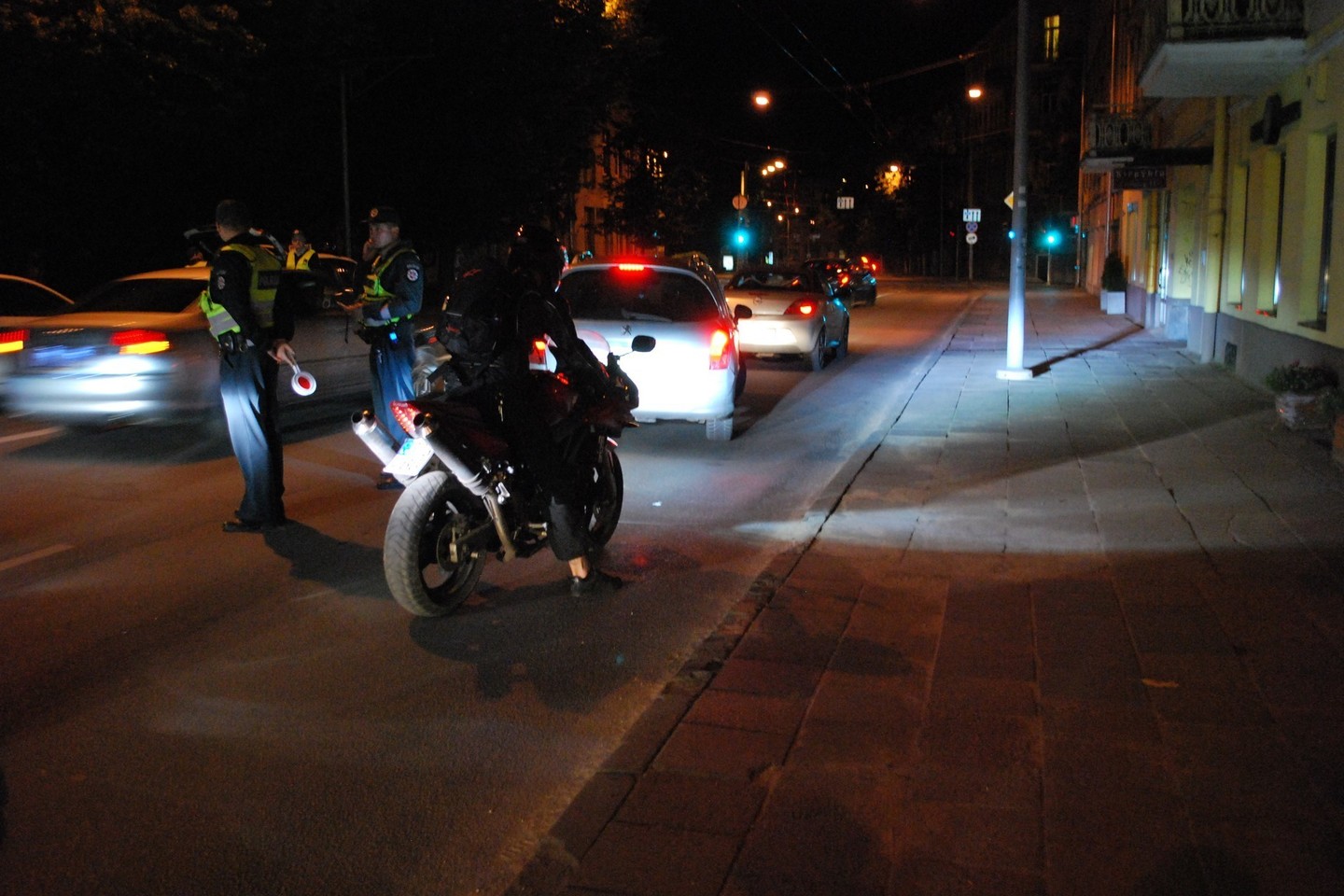 Po naktinį Vilnių važinėję motociklininkai taisyklių nepažeidė.<br>S. Rinkevičiaus nuotr.