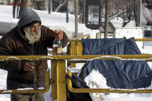 Beviltiški alkoholikai benamiai Kanadoje gydomi vynu
