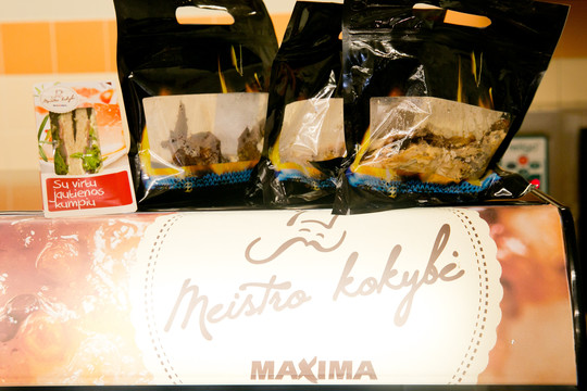 Laukdami varžybų, naktį sirgaliai prisiperka įvairių užkandžių